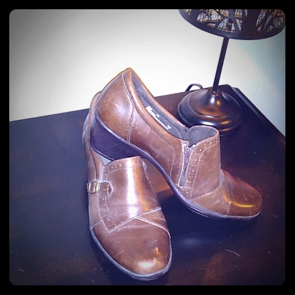 Clarks size 11, brown, side buckle, low heel shoes